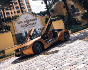 BMW I8 Roadster 2019 Золотой аренда в Майами